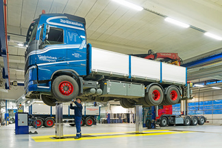 丹麥AC重型地(dì)藏油缸舉升機(jī)